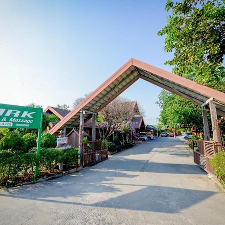 Lop Buri Mrk Resort & Massage מראה חיצוני תמונה