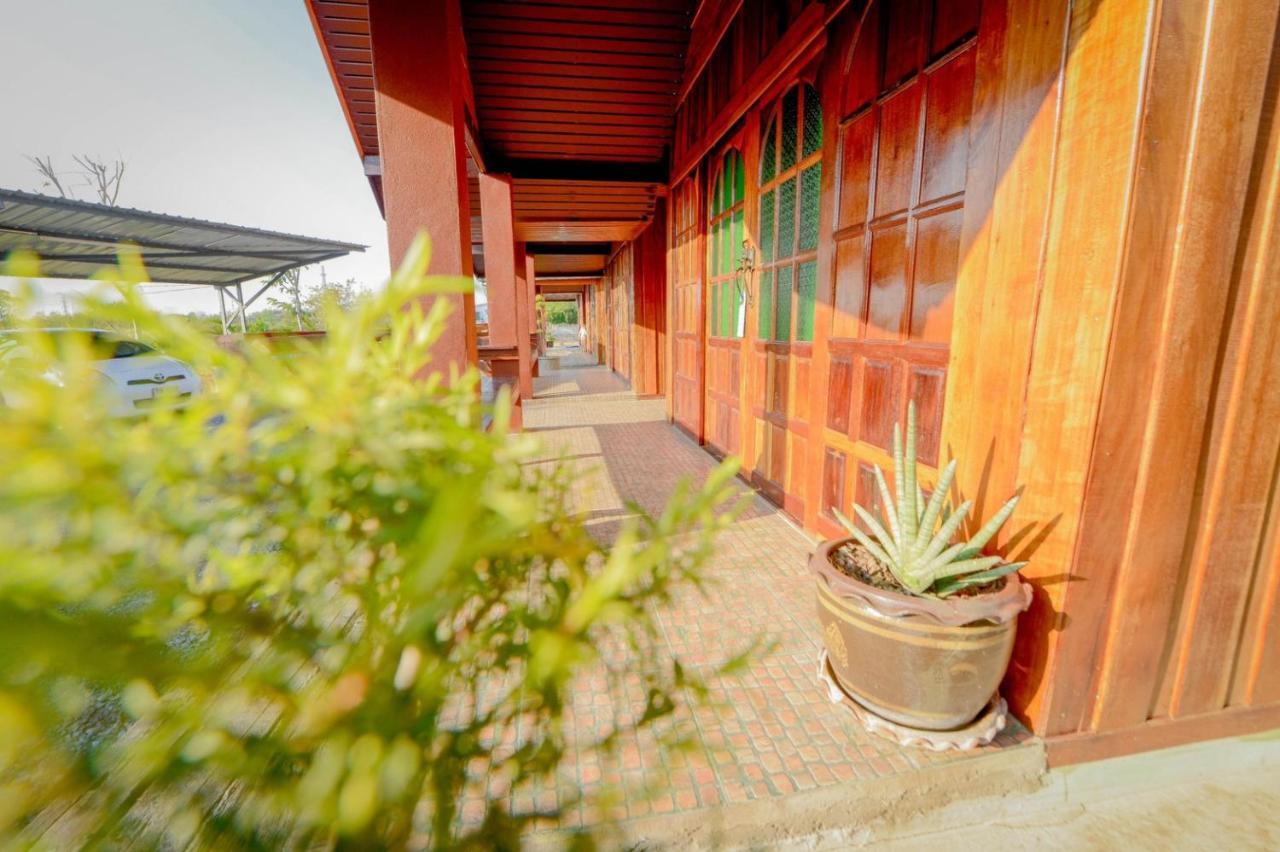 Lop Buri Mrk Resort & Massage מראה חיצוני תמונה