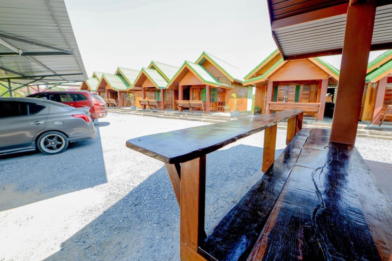 Lop Buri Mrk Resort & Massage מראה חיצוני תמונה